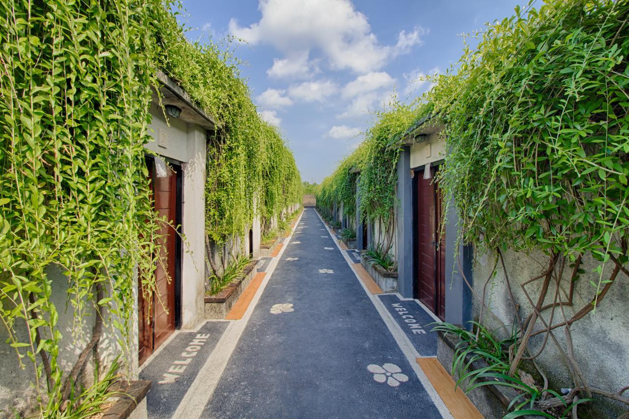 Отель The Yogasari Seminyak Экстерьер фото