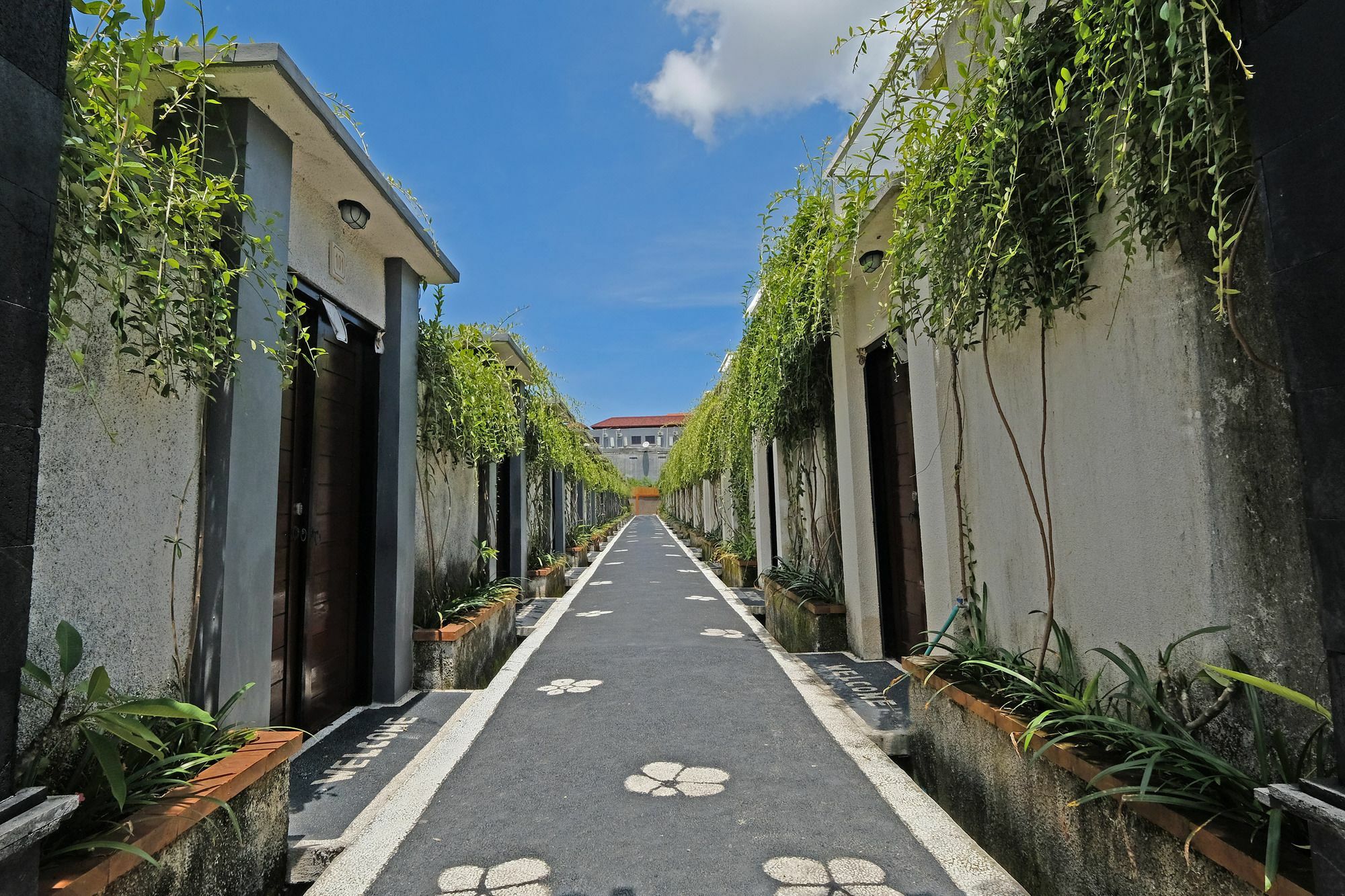 Отель The Yogasari Seminyak Экстерьер фото